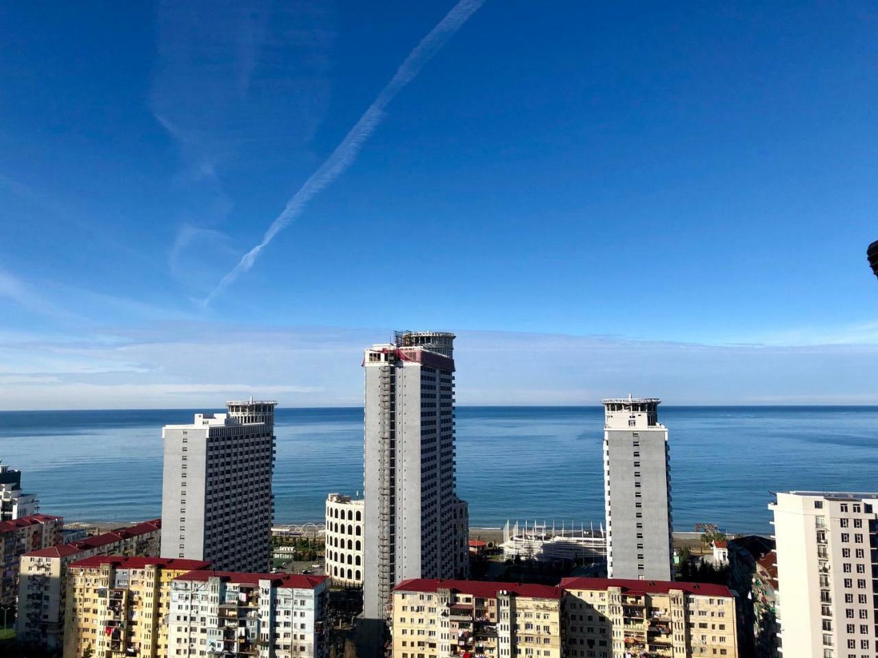 Cozy Bright Apartment With Amazing Sea View Batumi Bagian luar foto