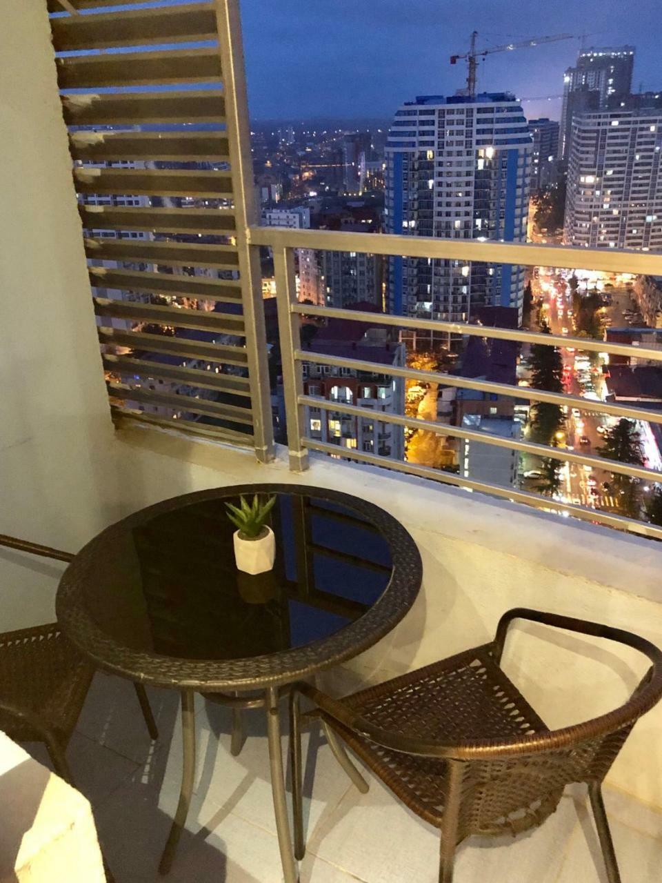 Cozy Bright Apartment With Amazing Sea View Batumi Bagian luar foto