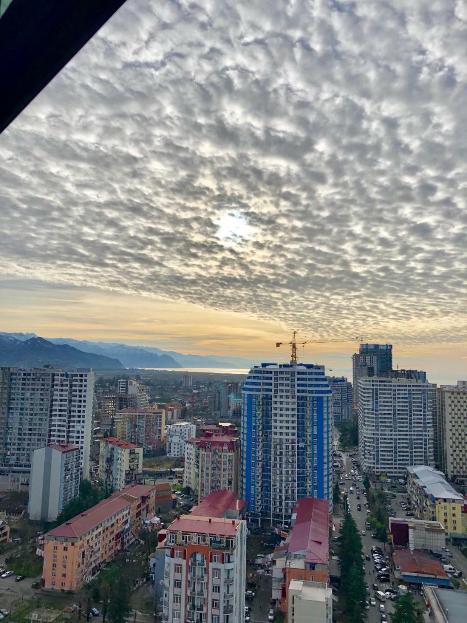 Cozy Bright Apartment With Amazing Sea View Batumi Bagian luar foto