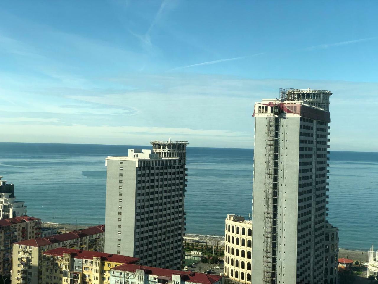 Cozy Bright Apartment With Amazing Sea View Batumi Bagian luar foto