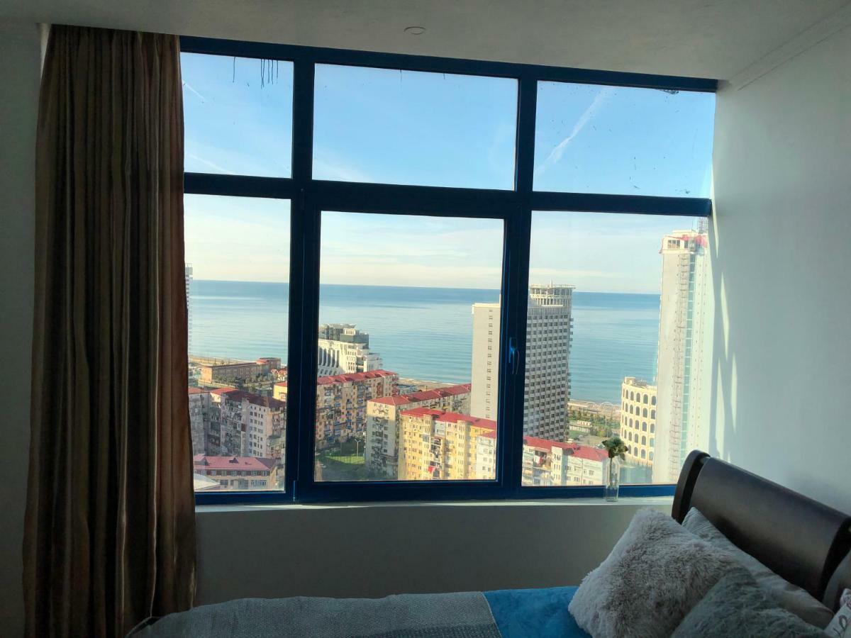 Cozy Bright Apartment With Amazing Sea View Batumi Bagian luar foto